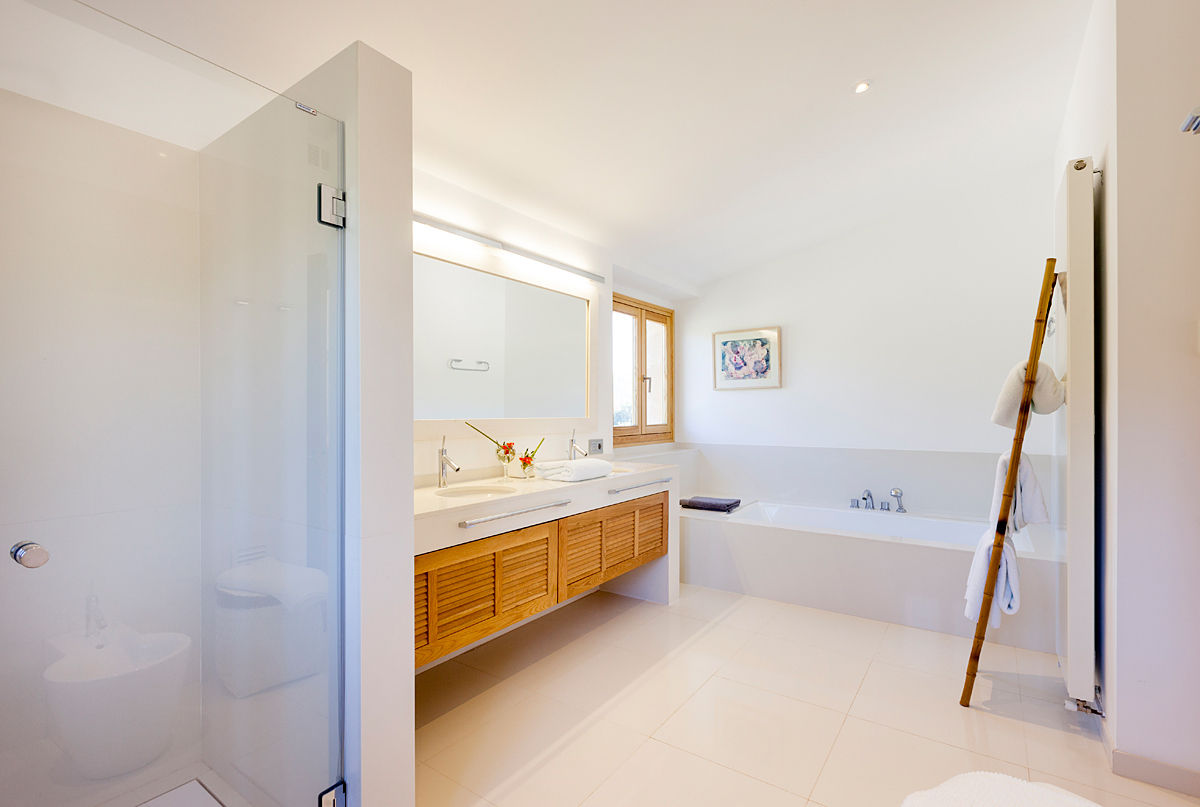 VIVIENDA UNIFAMILIAR SON MARCH " MALLORCA - POLLENÇA ", felip polar felip polar Mediterranean style bathrooms Sinks