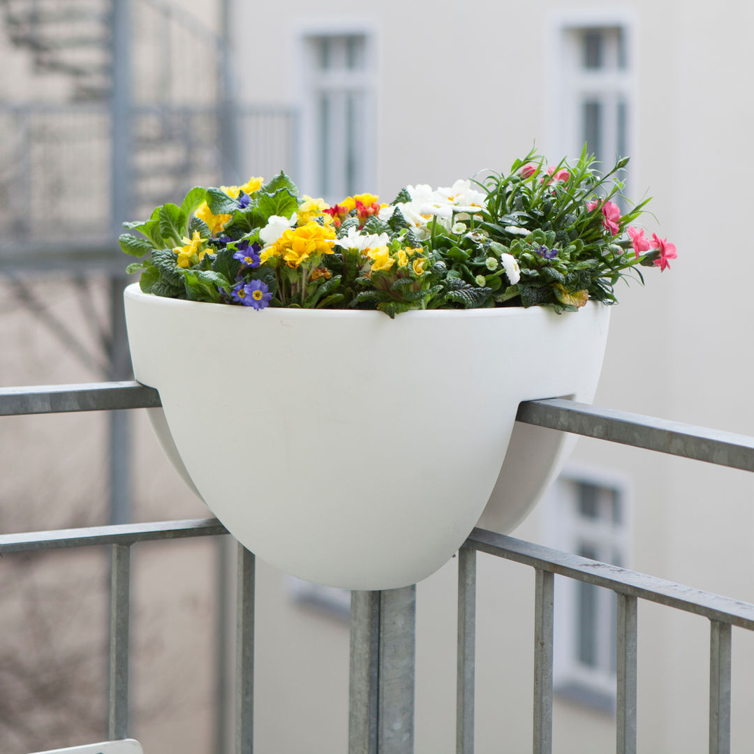 Eckling : das Pflanzgefäß für Balkonecken, rephormhaus rephormhaus Balcon, Veranda & Terrasse modernes Plantes et fleurs