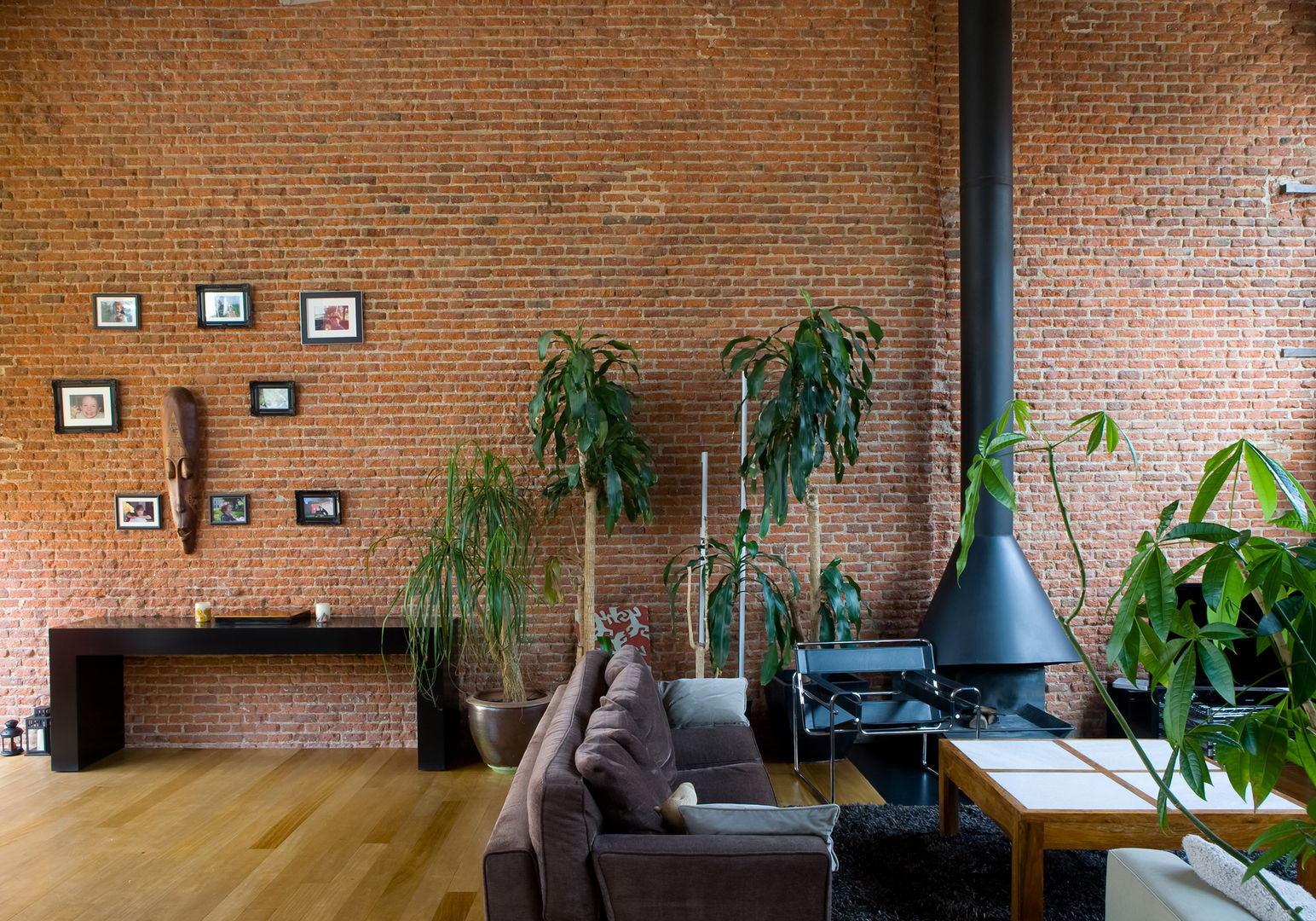 Loft ATOCHA. Madrid, Beriot, Bernardini arquitectos Beriot, Bernardini arquitectos インダストリアルデザインの リビング