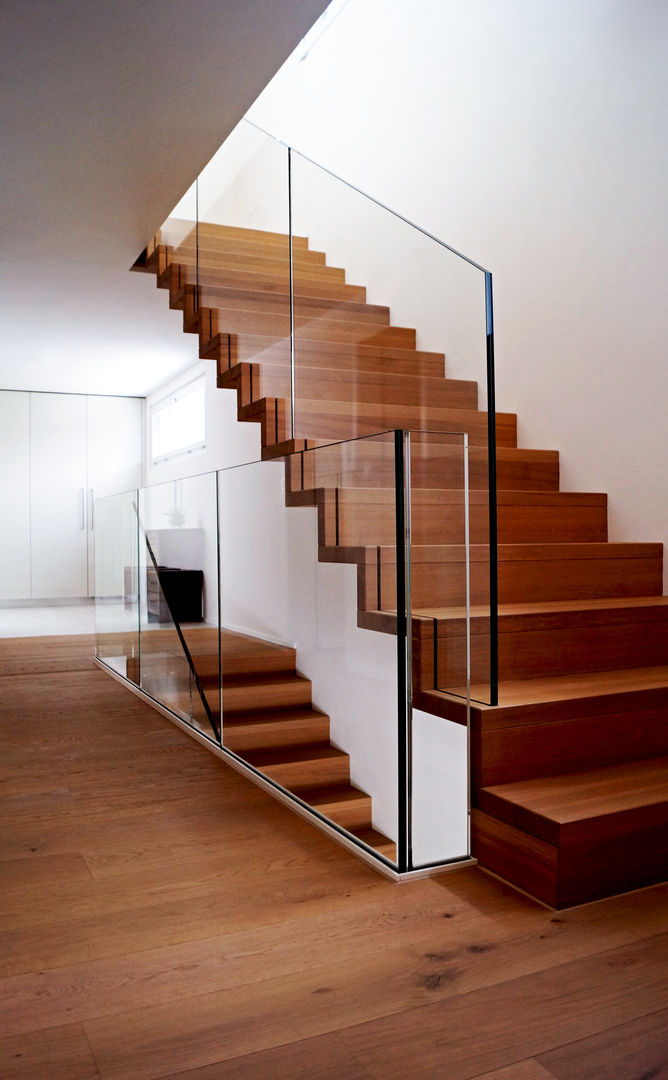 Kubisches Einfamilienhaus mit inspirierendem Interieur, Füglistaller Architekten AG Füglistaller Architekten AG Modern Corridor, Hallway and Staircase