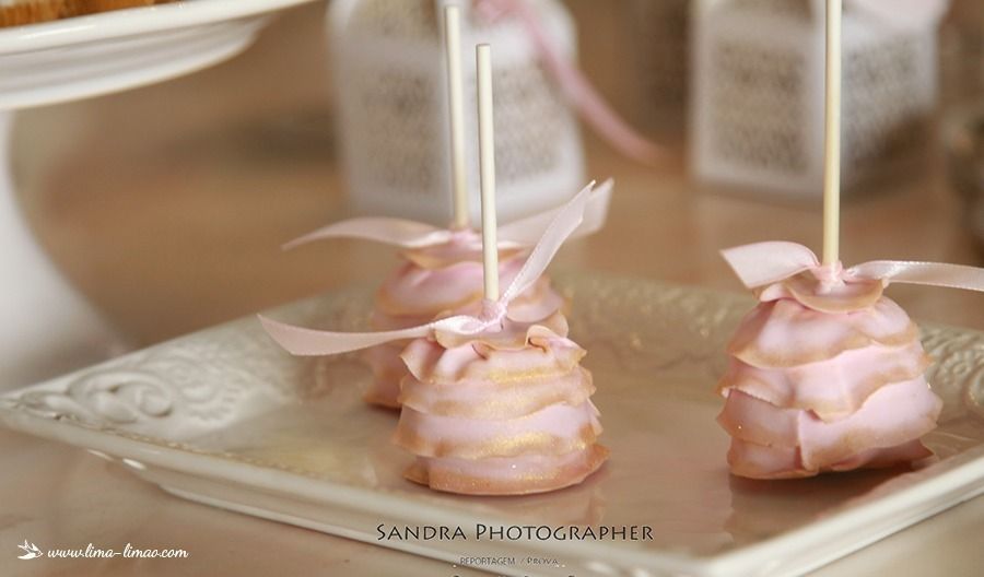 Batizado da Princesa Sofia!, Lima Limão- Festas com charme Lima Limão- Festas com charme Comedores de estilo clásico Mesas