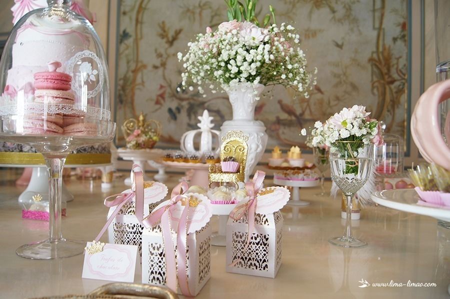 Batizado da Princesa Sofia!, Lima Limão- Festas com charme Lima Limão- Festas com charme Dining room Tables