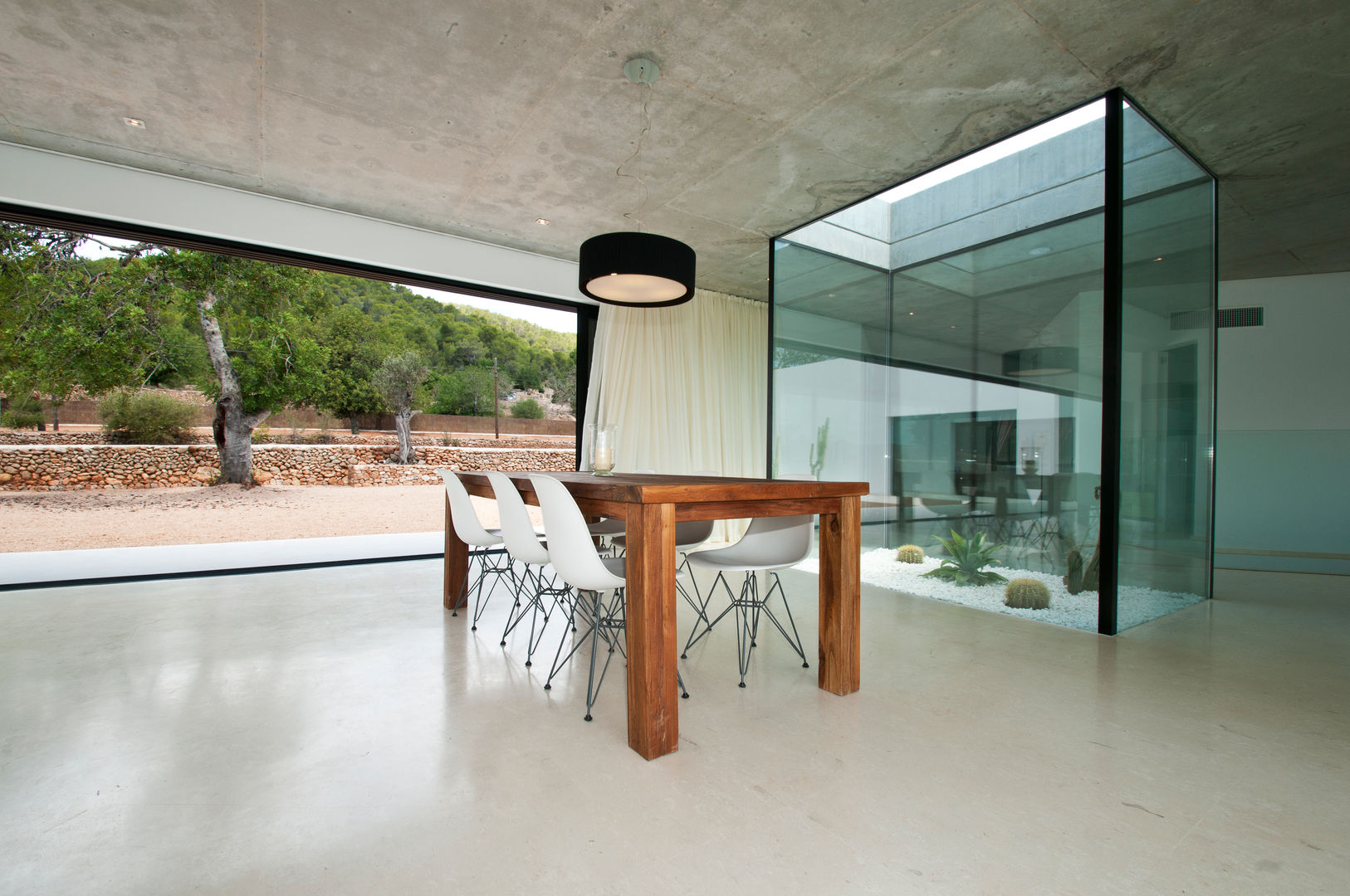 Can Pep de Sa Guaita, Ivan Torres Architects Ivan Torres Architects Modern dining room