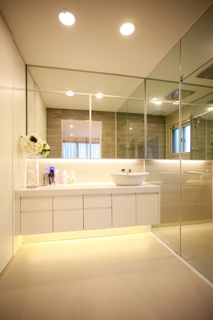 GALLERY HOUSE 미술가의 집, HBA-rchitects HBA-rchitects Minimalist bathroom