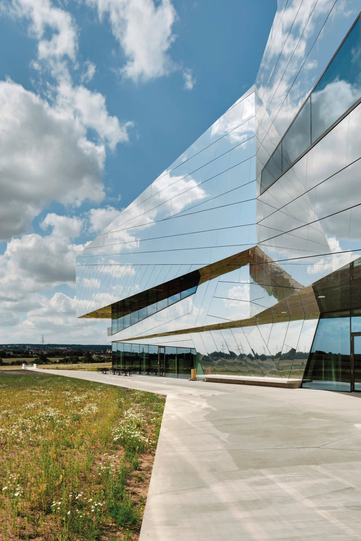 REFLECTIVE MONOLITH, ALUCOBOND - 3A Composites GmbH ALUCOBOND - 3A Composites GmbH Espaços comerciais Museus