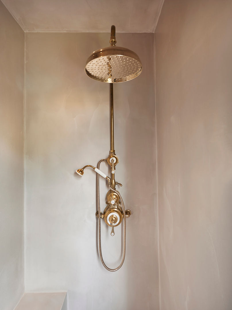 Drummond's Case Study: London Townhouse, Notting Hill homify Minimalist bathroom Bathtubs & showers