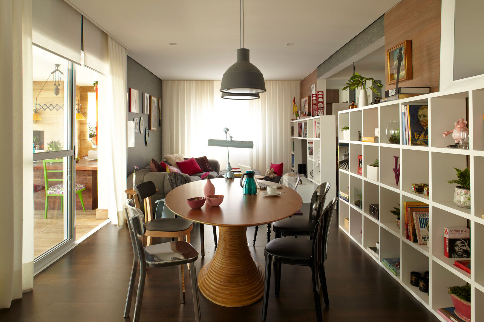Apartamento em Perdizes, Lovisaro Arquitetura e Design Lovisaro Arquitetura e Design Modern living room