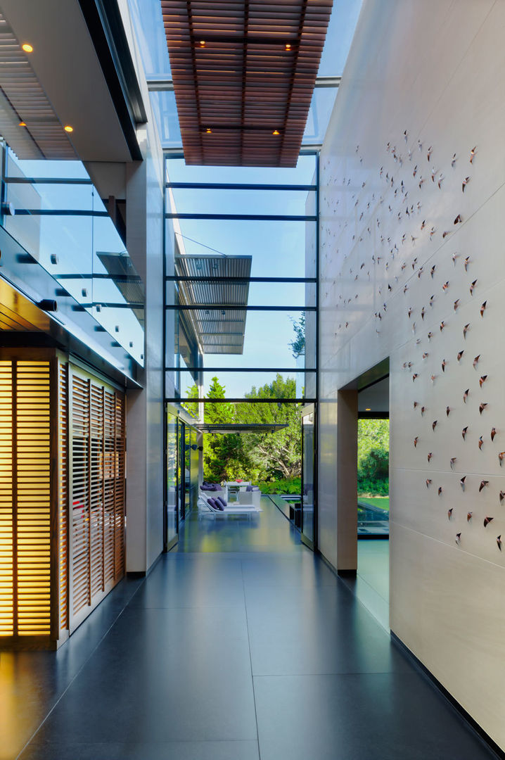 Casa Dalias, grupoarquitectura grupoarquitectura Minimalist corridor, hallway & stairs