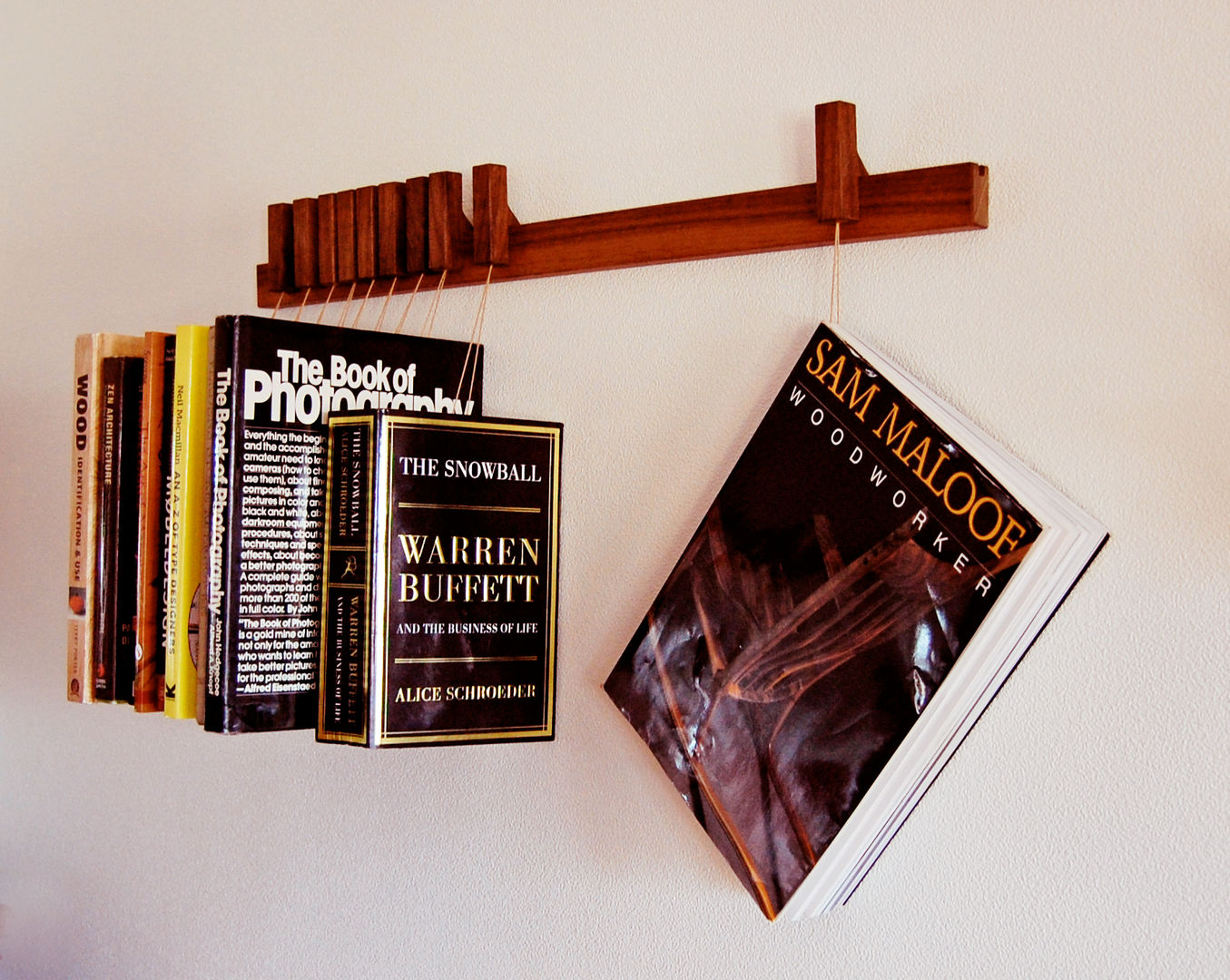 Book rack in Walnut, agustav agustav Baños minimalistas Almacenamiento