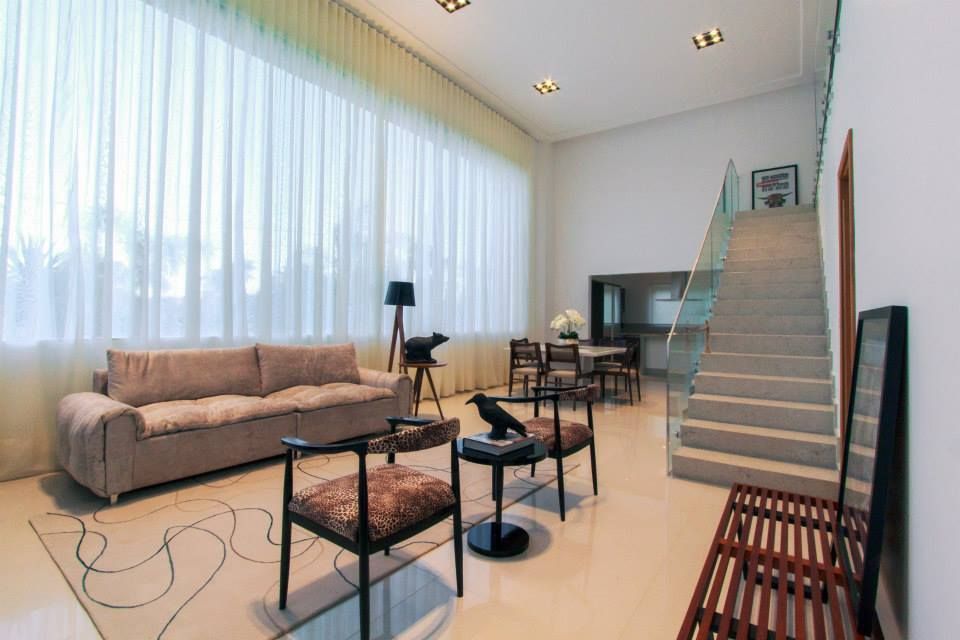 Luz natural abundante Santos Arquitetura Minimalist living room