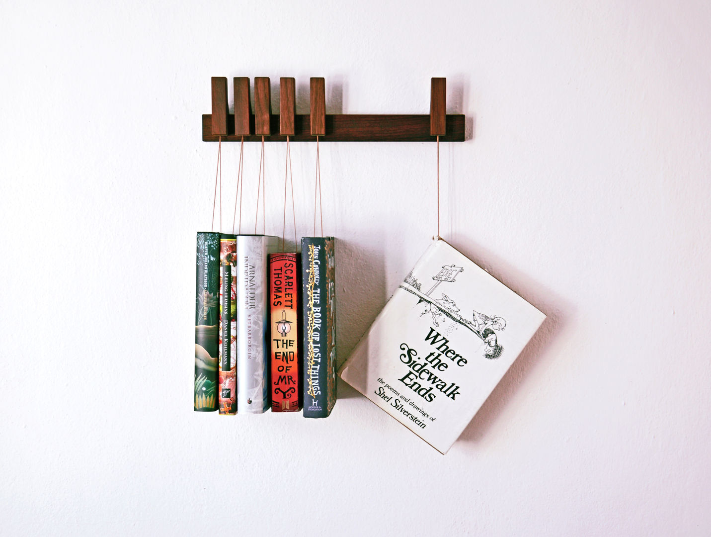 Mini book rack in Walnut, agustav agustav Phòng khách phong cách tối giản Shelves