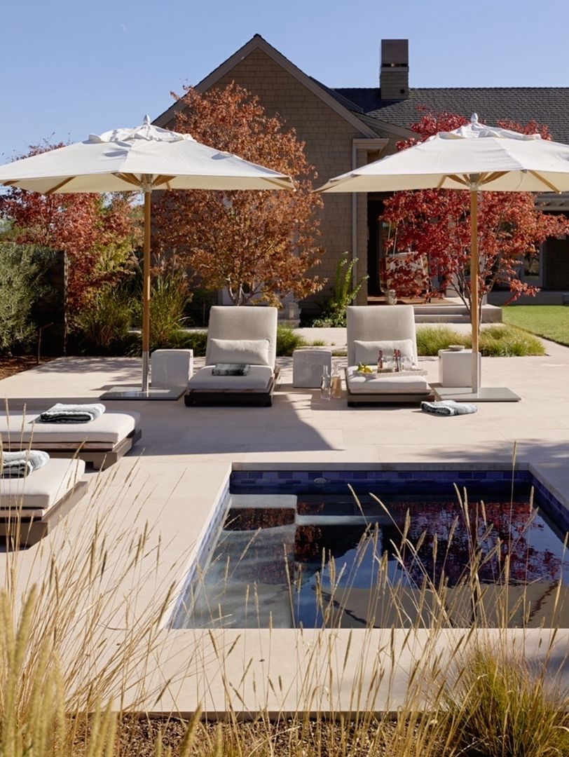 homify Classic style pool