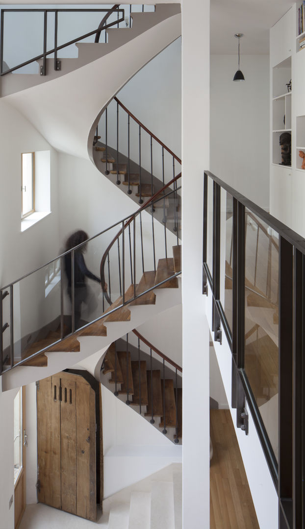 MAISON Z, Atelier architecture située Atelier architecture située Modern corridor, hallway & stairs