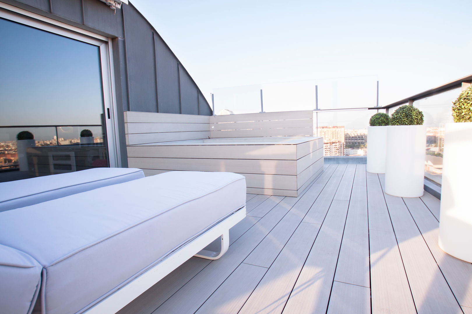 homify Balcones y terrazas modernos