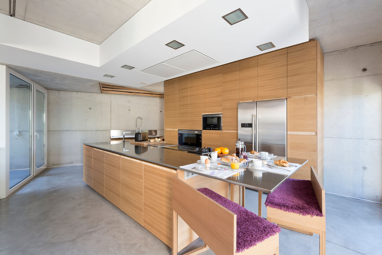 dezanove house designed by iñaki leite - kitchen Inaki Leite Design Ltd. Cozinhas modernas Bancadas