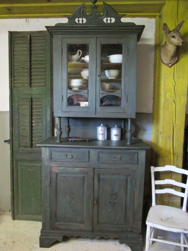 Oude buffetkast met losse kuif in het groen, Were Home Were Home Rustikale Wohnzimmer Schränke und Sideboards