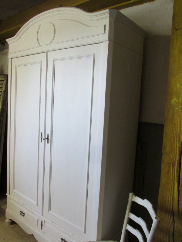 Brocante witte kast, antiek en demontabel, Were Home Were Home Rustikale Wohnzimmer Schränke und Sideboards