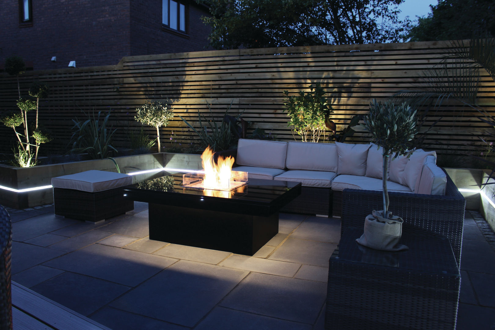 Madrid Gas Fire Table - Warrington Rivelin Moderne tuinen Vuurplaatsen & barbecues