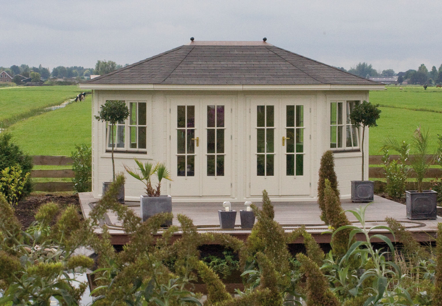 Summerhouses homify Taman Klasik