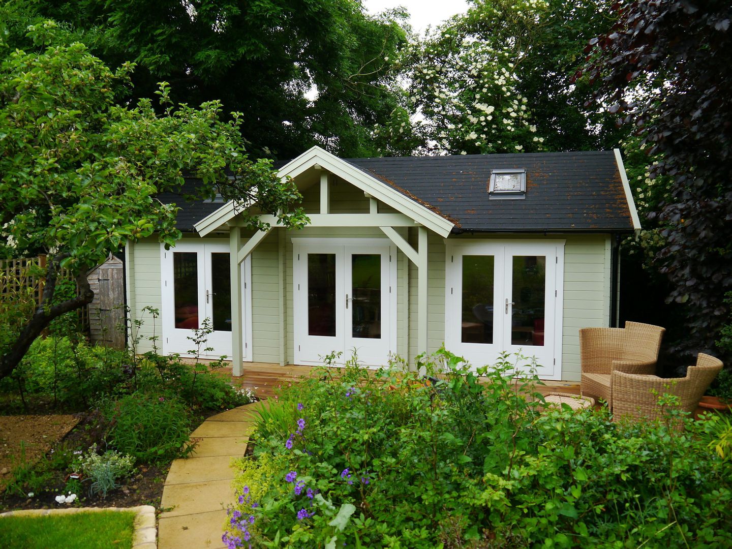 Emily Garden Cabin with canopy Garden Affairs Ltd Colonial style garden