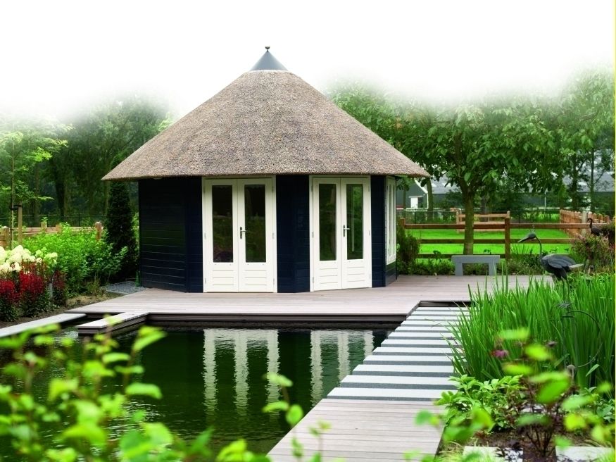 Thatched Octagonal Summerhouse homify Сад