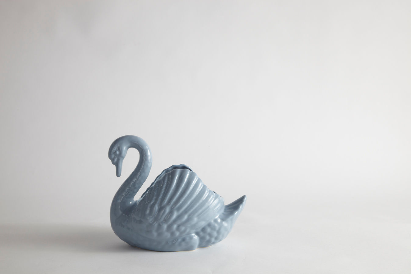 Hindon Blue Swan Vase Volpe and Volpe 房子 配件與裝飾品