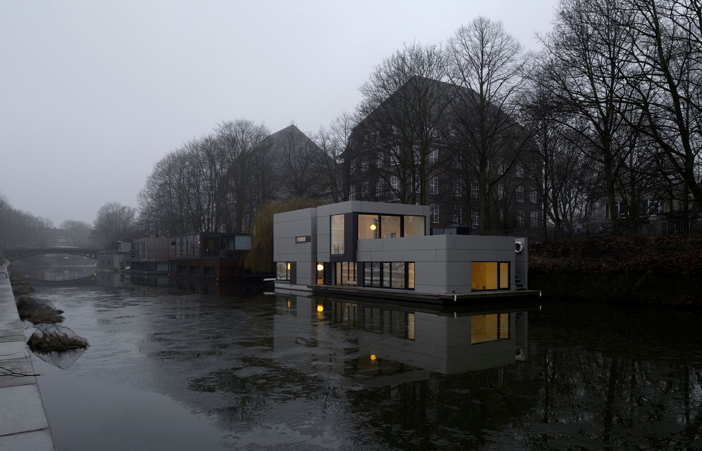 Hausboot am Eilbekkanal Hamburg, DFZ Architekten DFZ Architekten Casas clássicas