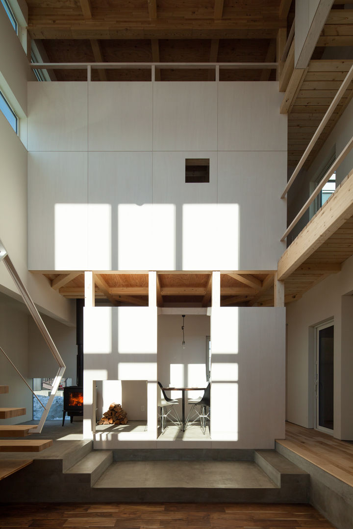 SHOWAの家, 一級建築士事務所 Atelier Casa 一級建築士事務所 Atelier Casa Livings de estilo moderno