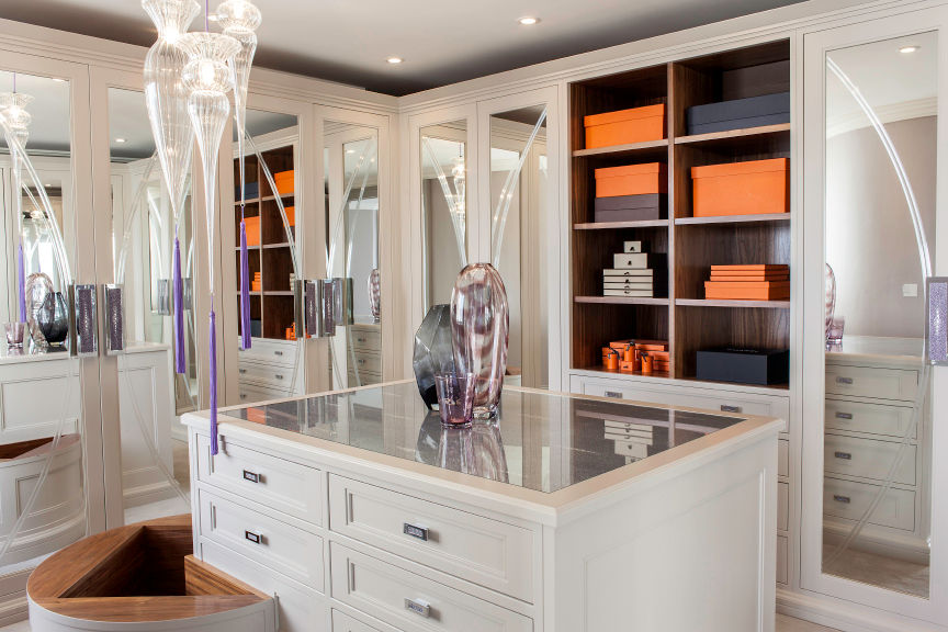 Luxurious family living homify Modern dressing room
