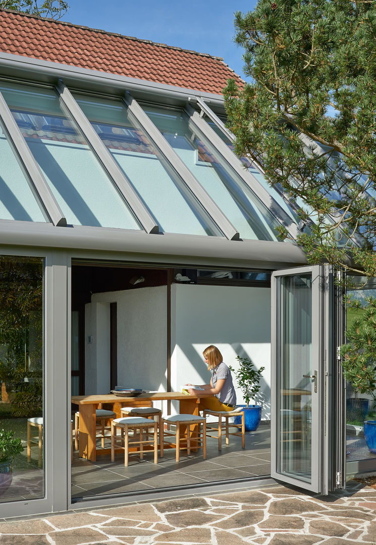 Wintergarten für geschützten Rundblick , Solarlux GmbH Solarlux GmbH モダンスタイルの 温室