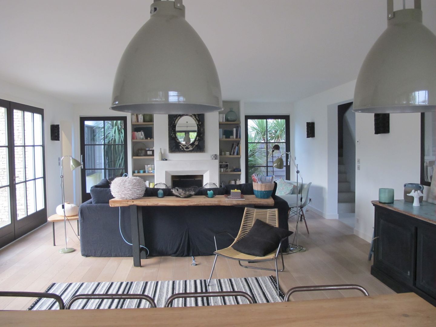 Une maison de 220 m2 à l'île de Ré, raphaelle levet decoration raphaelle levet decoration Вітальня