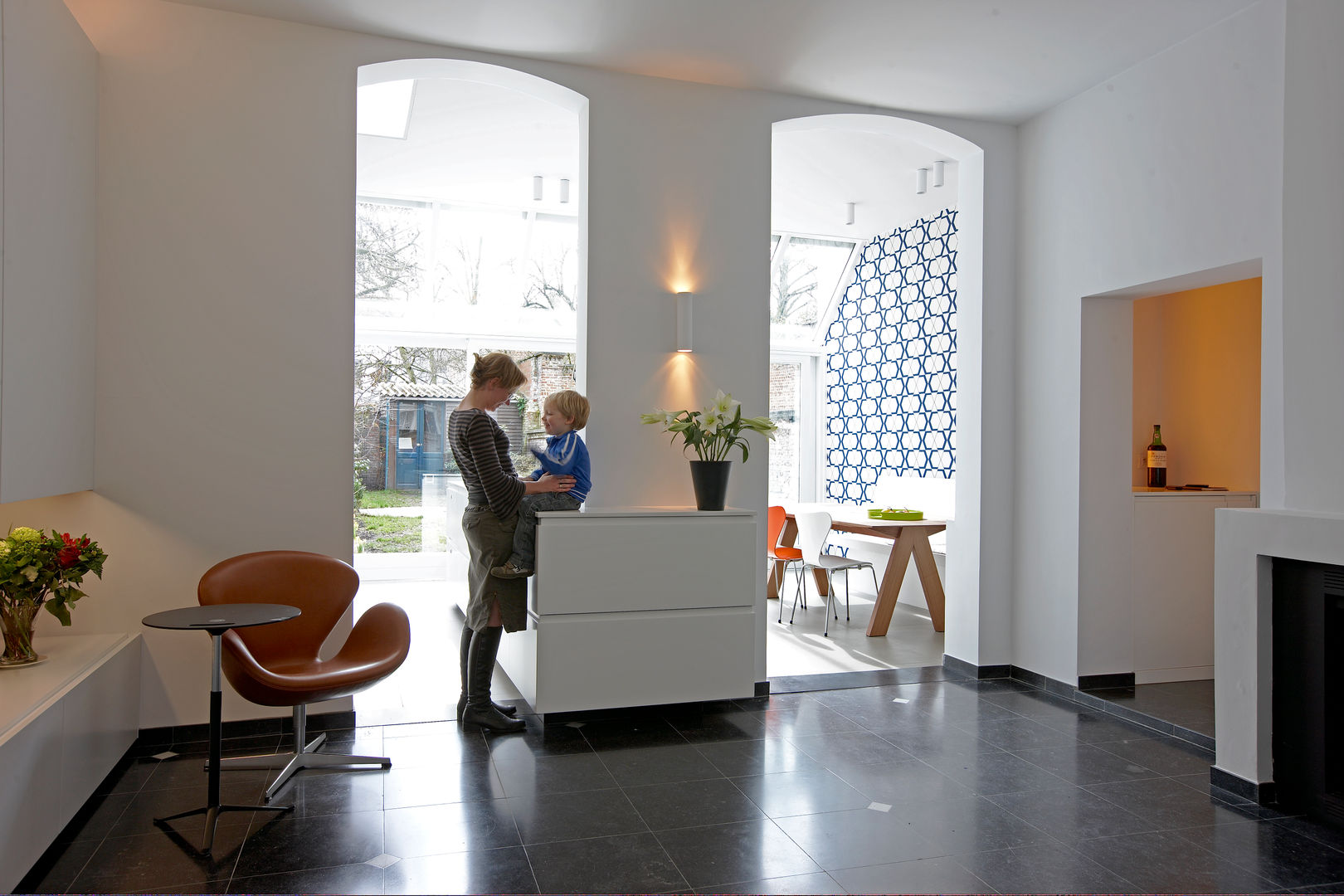 Herenwoning met stadstuin in het centrum van Mechelen, aerts+blower bvba aerts+blower bvba Sala da pranzo moderna