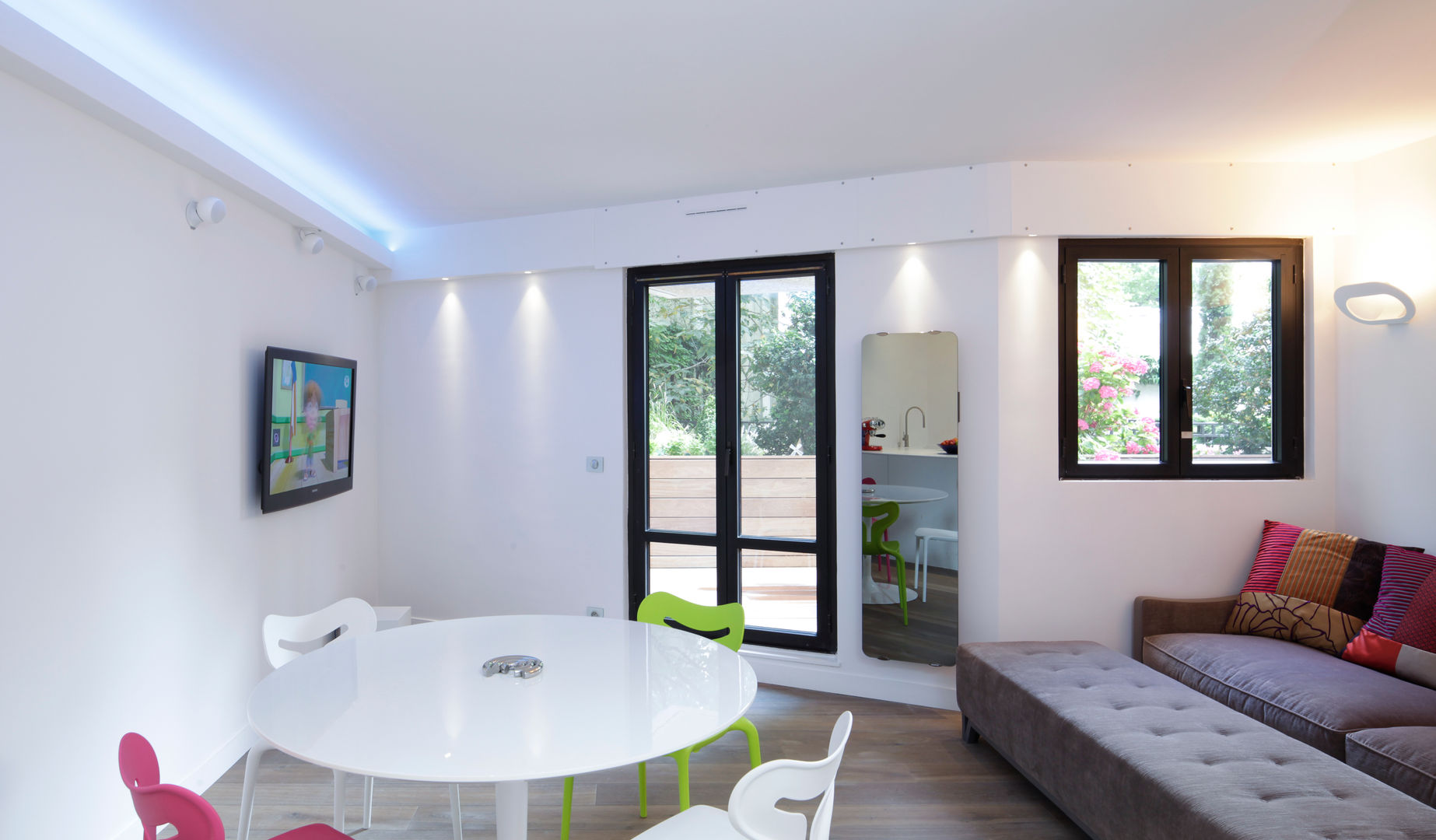 PARIS 17 70m², blackStones blackStones غرفة السفرة