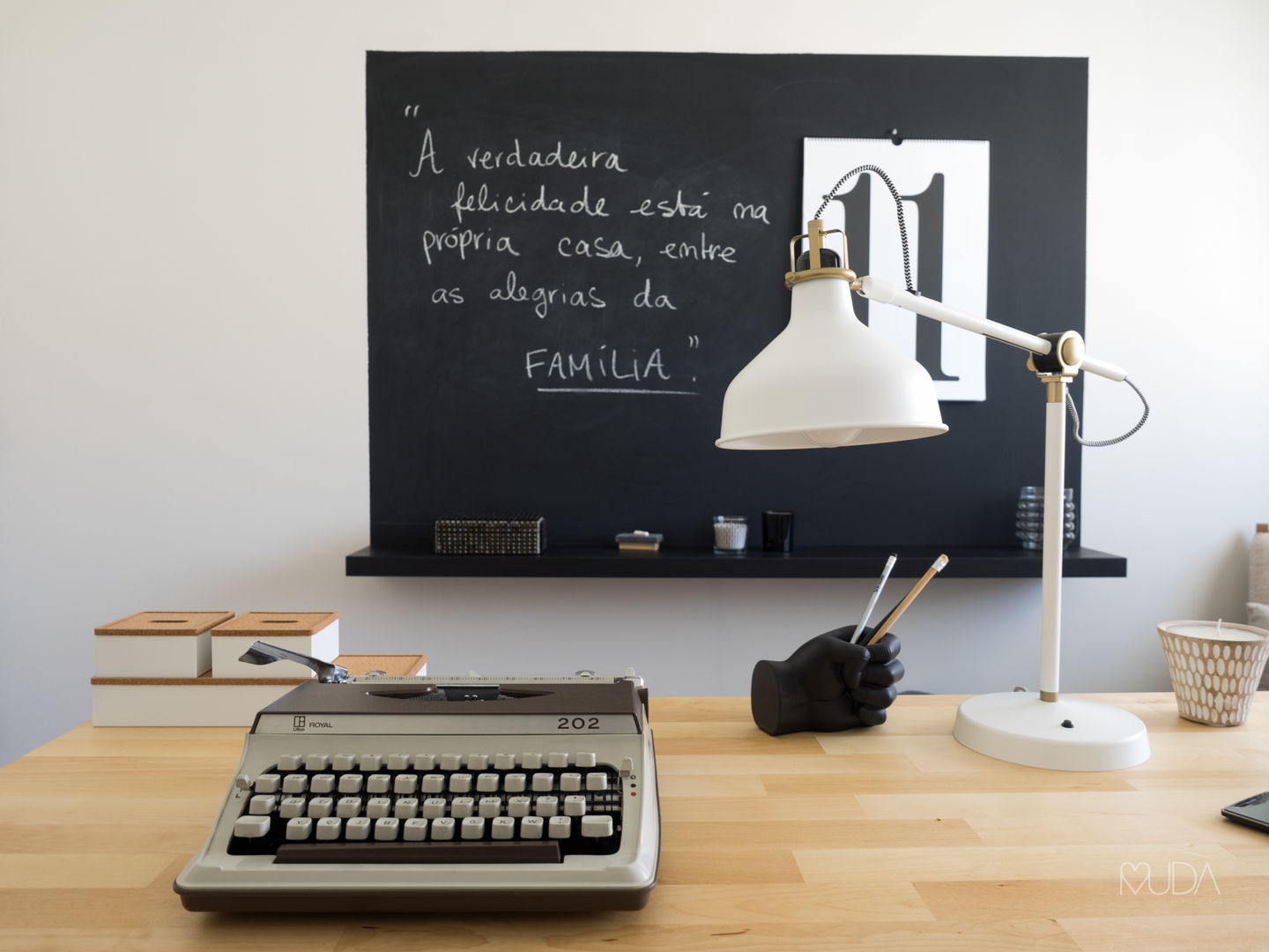 Escritório Preto no Branco - Depois MUDA Home Design Escritórios escandinavos