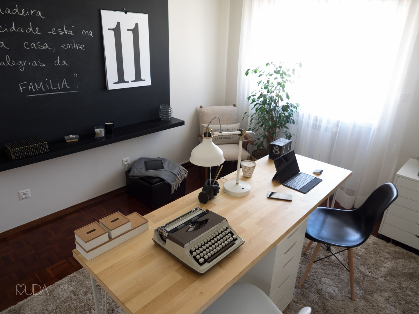 Escritório Preto no Branco - Depois MUDA Home Design Escritórios escandinavos