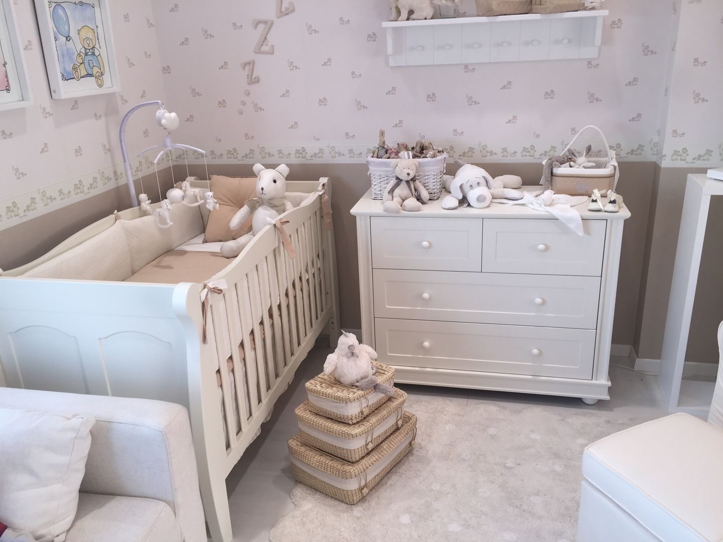 Habitación Antique, Baby Luna Baby Luna クラシックデザインの 子供部屋 ベッド＆ベビーベッド