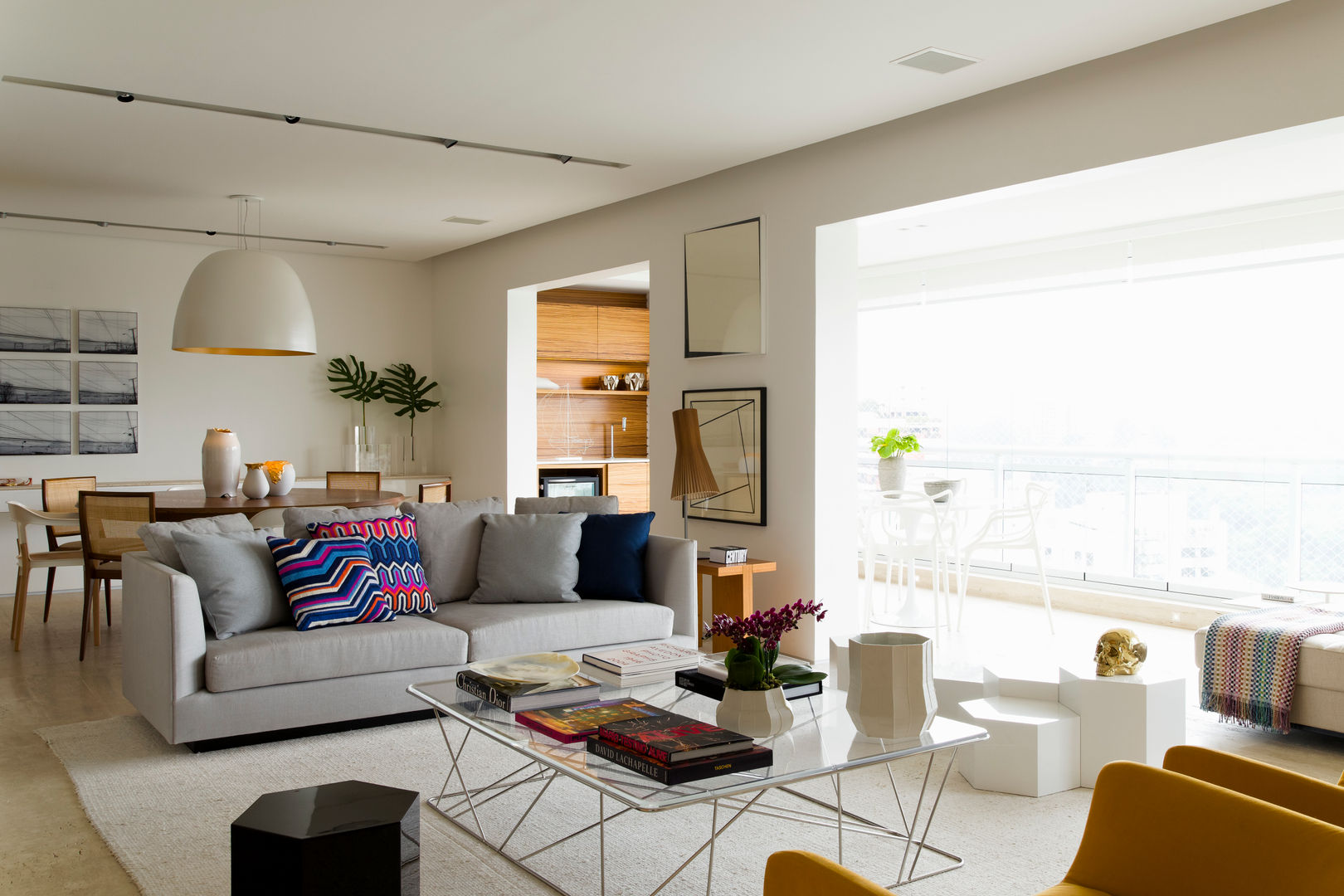 Panamby Apartment DIEGO REVOLLO ARQUITETURA S/S LTDA. Salas de estar modernas