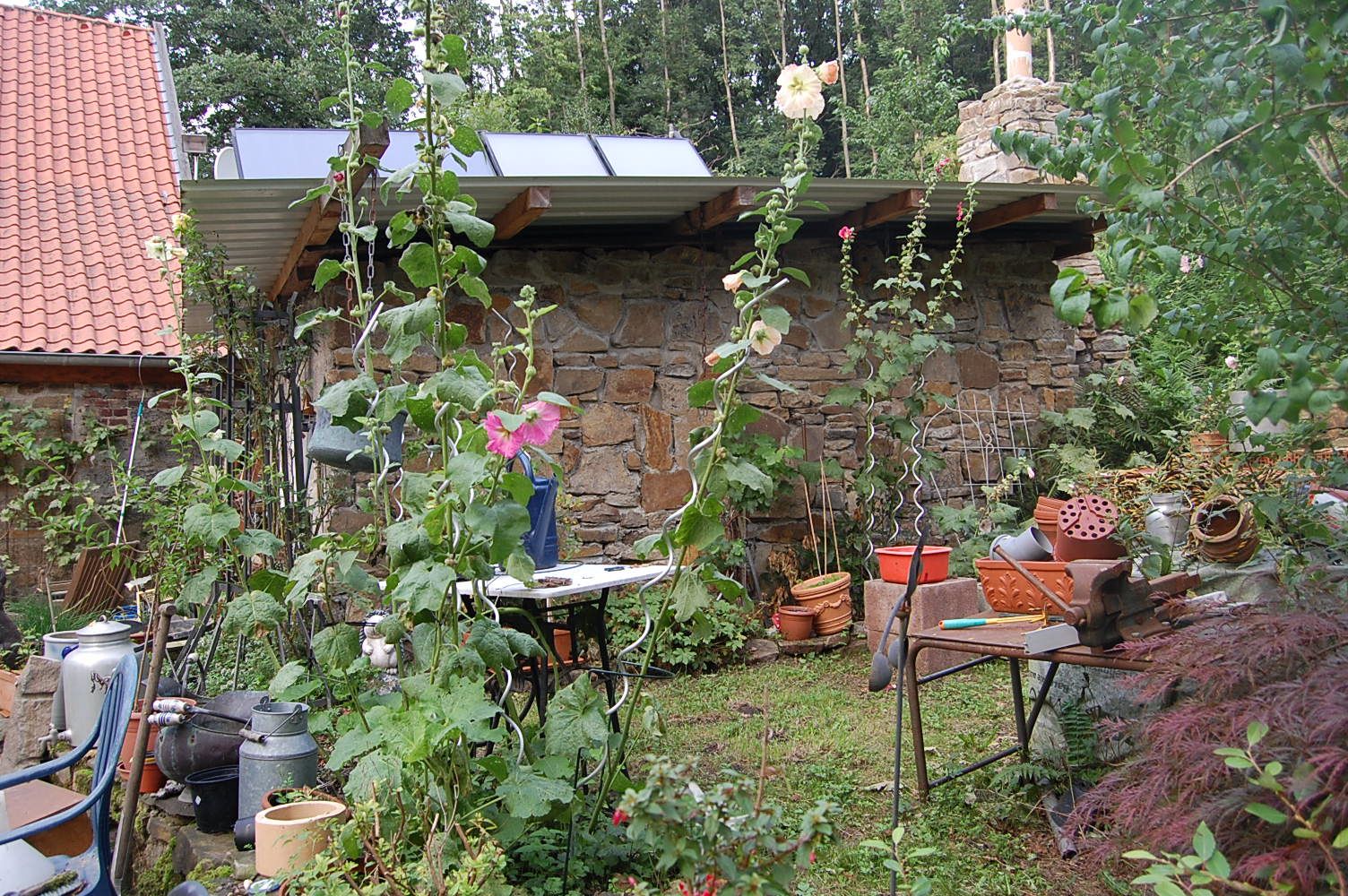 Denkmalgeschütztes Fachwerkhaus Bj. 1804, Stuccolustro Stuccolustro Jardines de estilo rural