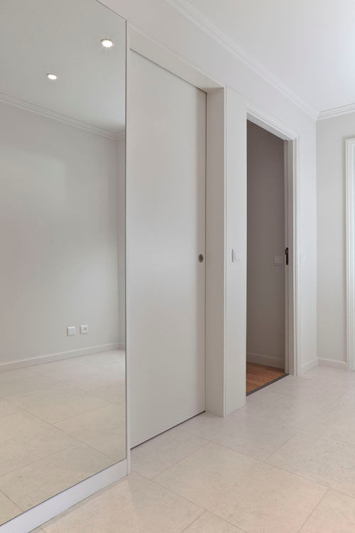 homify Minimalist corridor, hallway & stairs