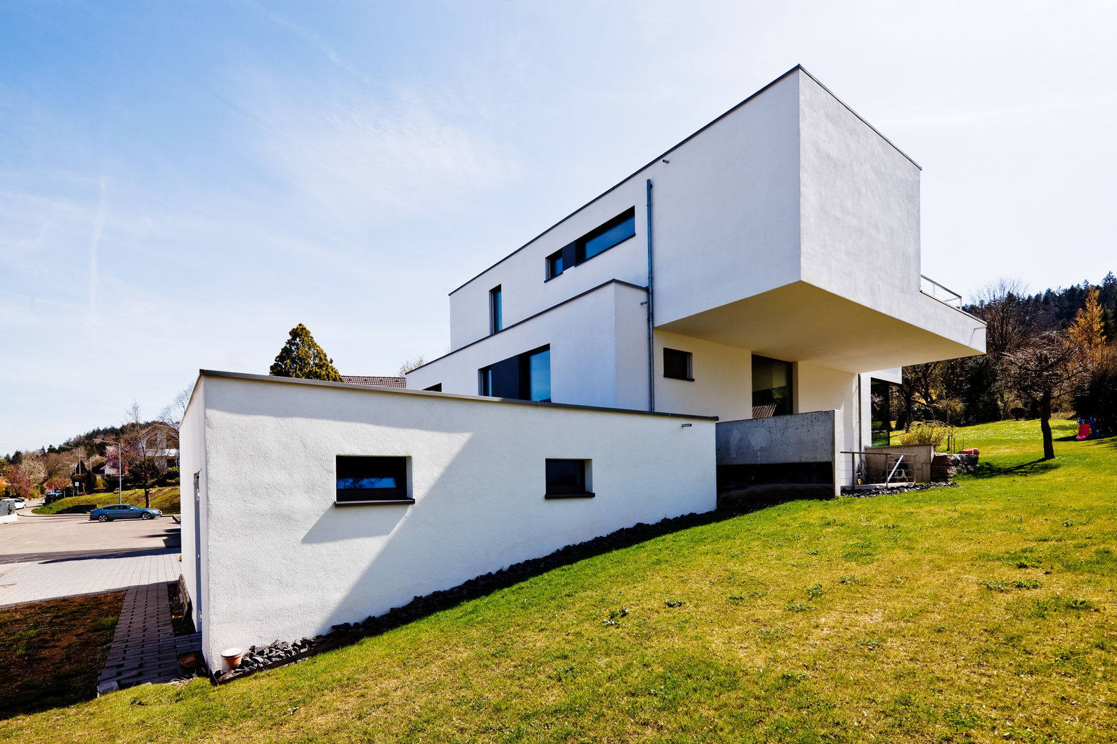 Neubau Einfamilienhaus mit Doppelgarage in Lorch, Baden-Württemberg, brügel_eickholt architekten gmbh brügel_eickholt architekten gmbh منازل