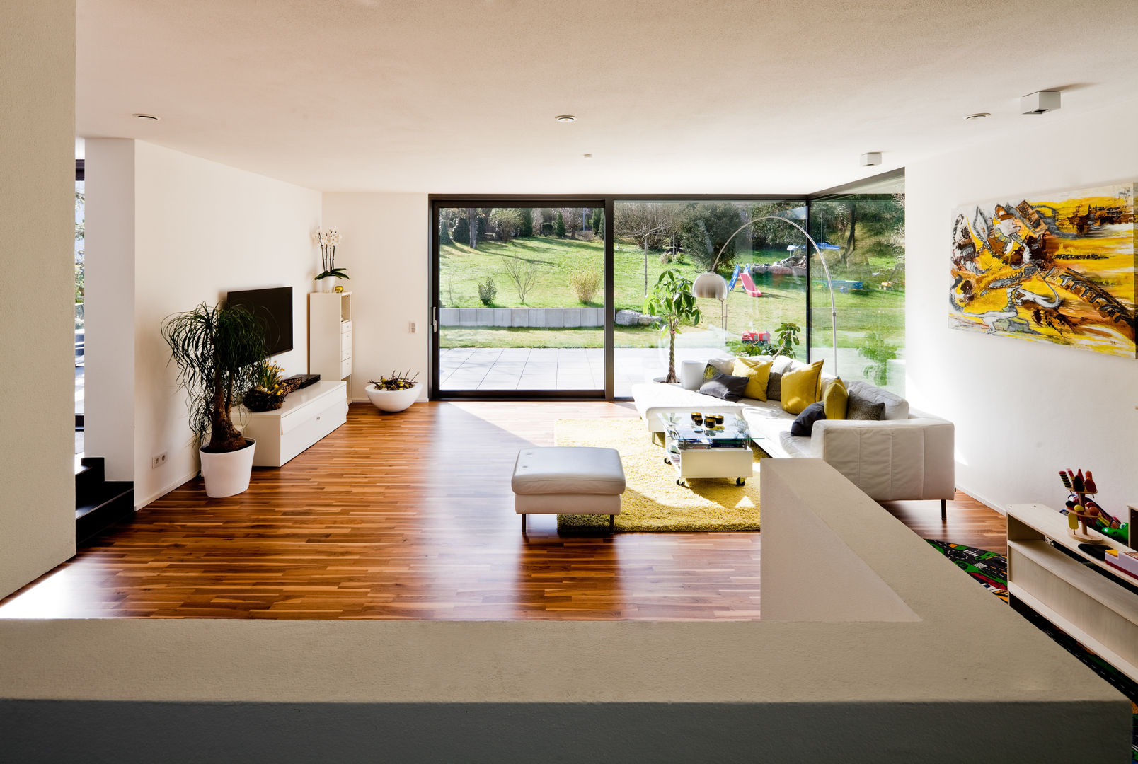 Neubau Einfamilienhaus mit Doppelgarage in Lorch, Baden-Württemberg, brügel_eickholt architekten gmbh brügel_eickholt architekten gmbh Modern living room