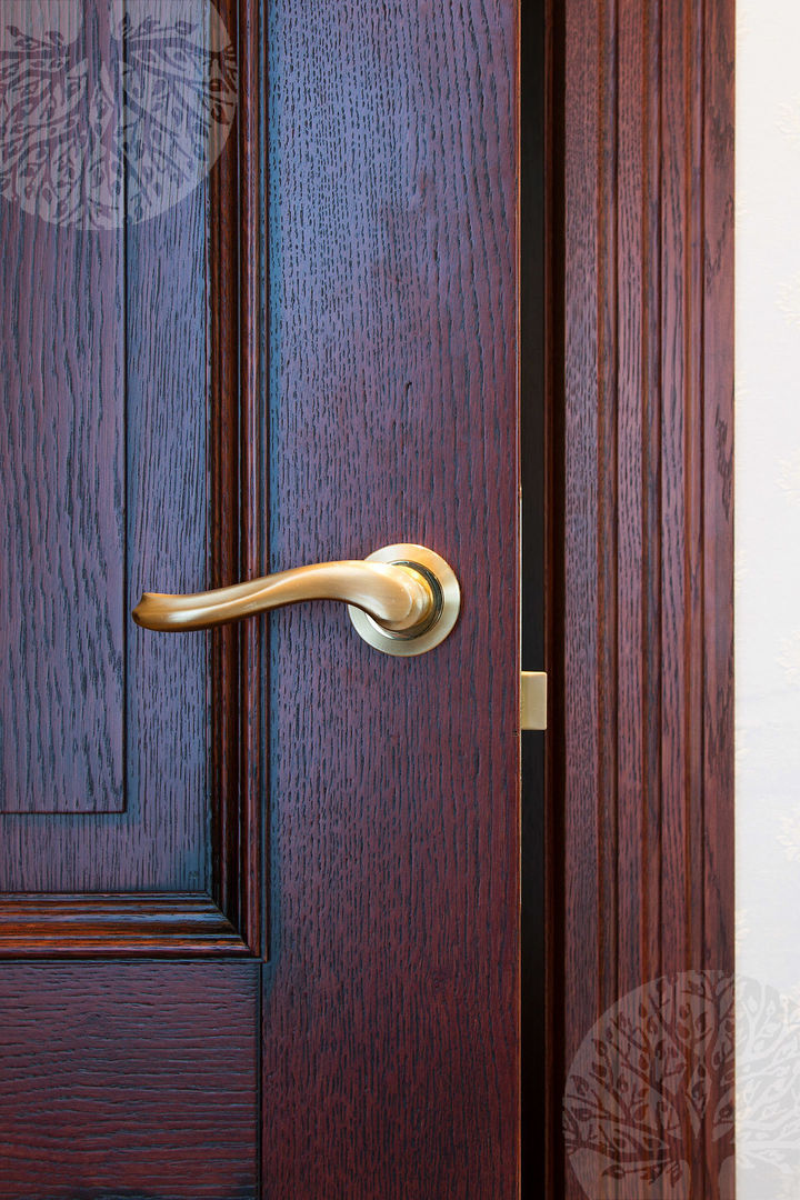 Интерьер бильярдной из массива дуба и шпона, Lesomodul Lesomodul Classic style doors Doors