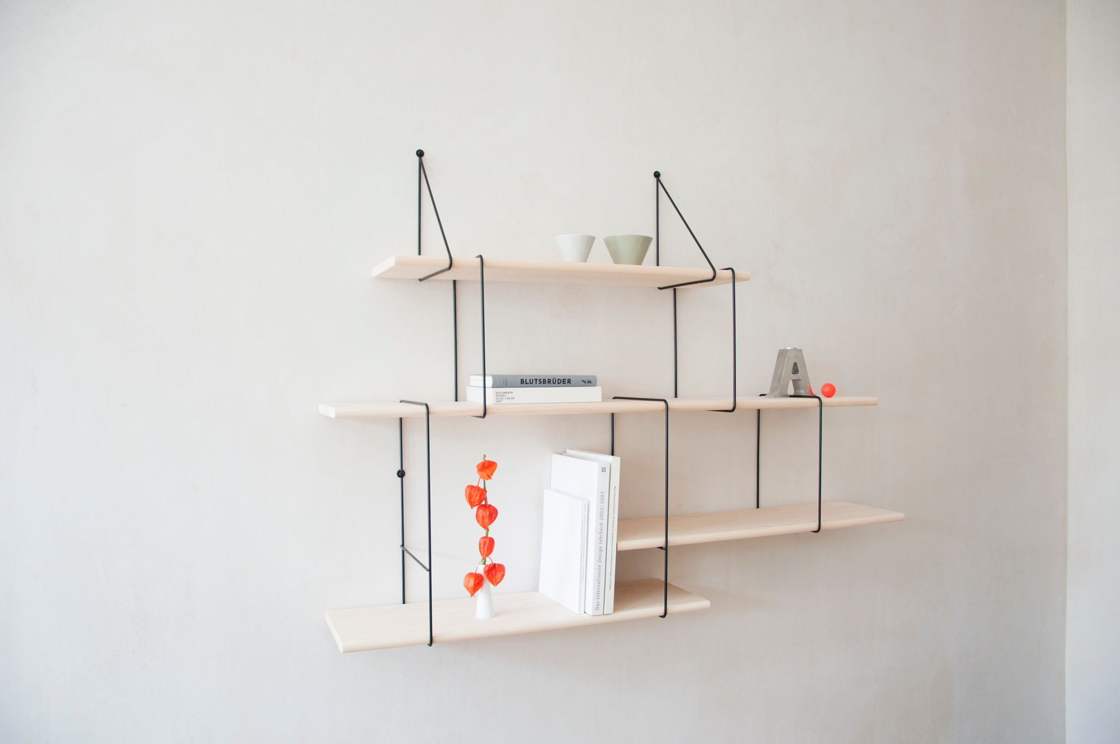 LINK shelving system, Studio Hausen Studio Hausen 北欧デザインの リビング 収納