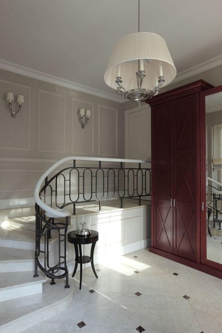 Дом в Горках, Lighthouse Projects Lighthouse Projects Classic style corridor, hallway and stairs