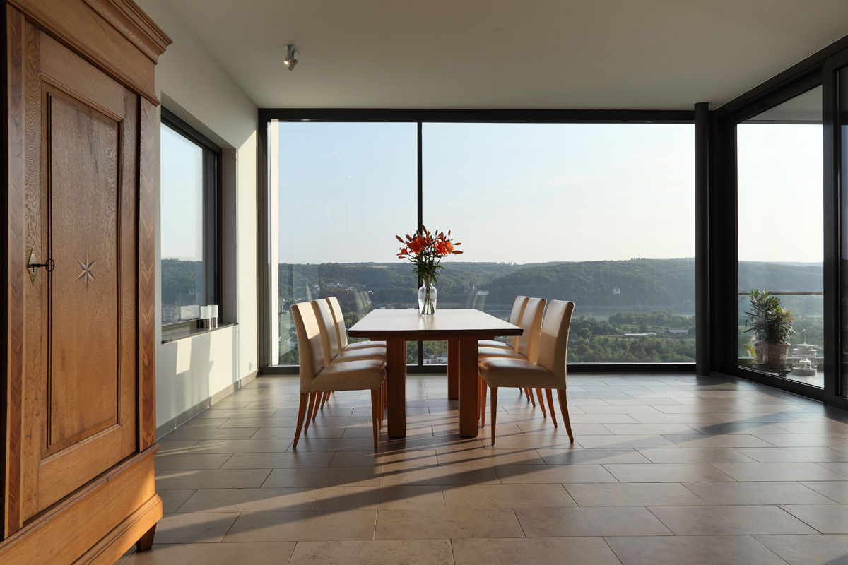 Haus Rheinblick, wirges-klein architekten wirges-klein architekten Modern dining room