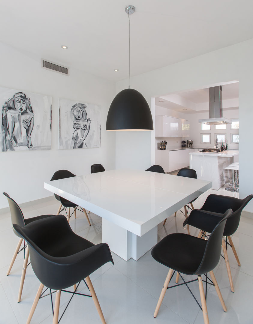 CASA RR8, Grupo Arsciniest Grupo Arsciniest Minimalist dining room