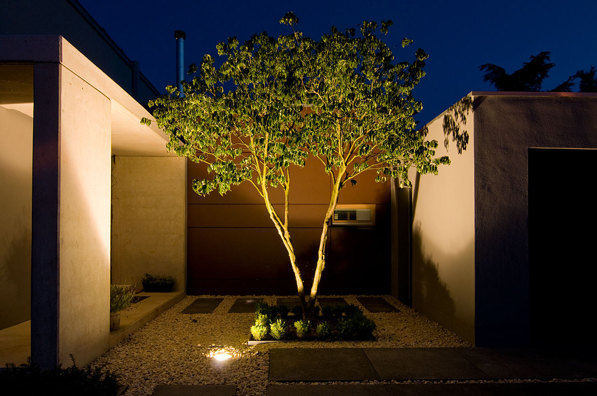 Modernes Wohnhaus mit Satteldach in Köln, wirges-klein architekten wirges-klein architekten บ้านและที่อยู่อาศัย