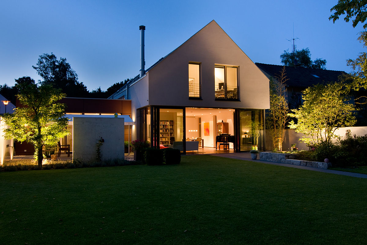 Modernes Wohnhaus mit Satteldach in Köln, wirges-klein architekten wirges-klein architekten モダンな 家