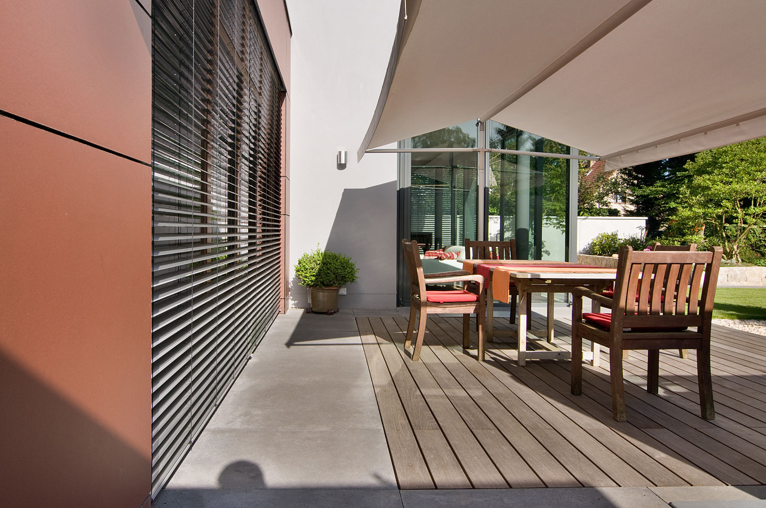 Modernes Wohnhaus mit Satteldach in Köln, wirges-klein architekten wirges-klein architekten Casas modernas