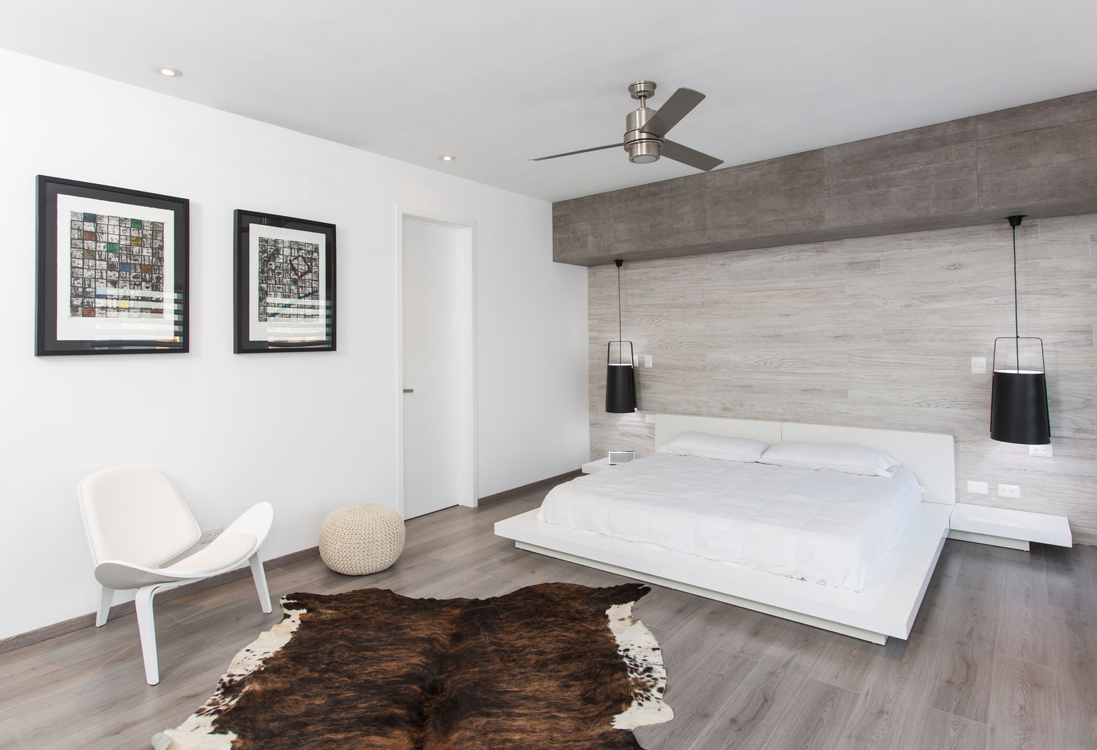 CASA RR8 Grupo Arsciniest Dormitorios de estilo minimalista
